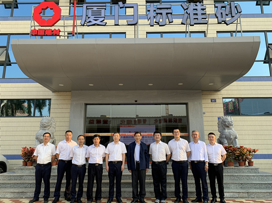中國建筑材料聯(lián)合會(huì)原會(huì)長(zhǎng)喬龍德一行到公司調(diào)研