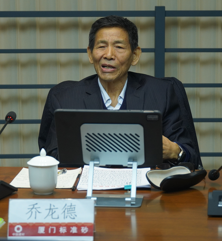 中國(guó)建材聯(lián)合會(huì)原會(huì)長(zhǎng)喬龍德蒞臨廈門標(biāo)準(zhǔn)砂調(diào)研指導(dǎo)